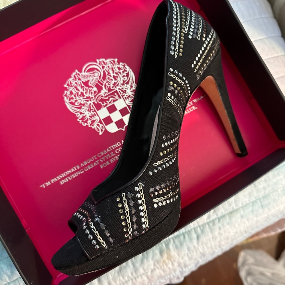 Vince camuto  heels size 10 great condition black with gold  silver dot